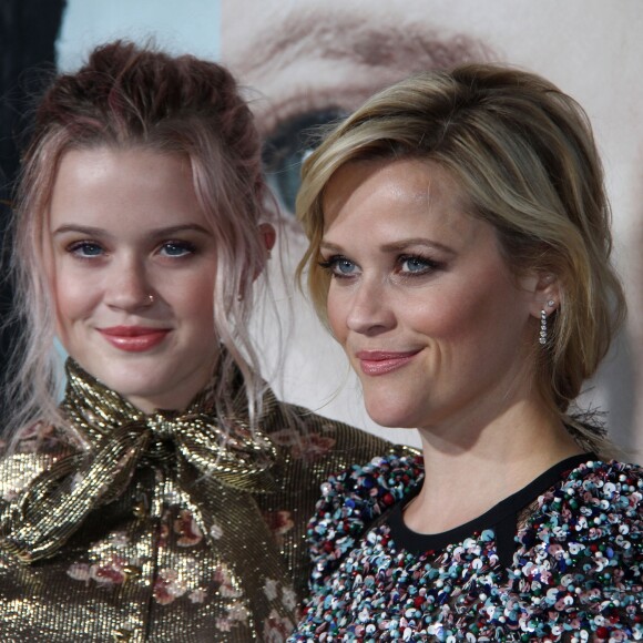 Ava Elizabeth Phillippe et sa mère Reese Witherspoon à la première de la série ‘Big Little Lies' au théâtre Chinois à Hollywood, le 7 février 2017