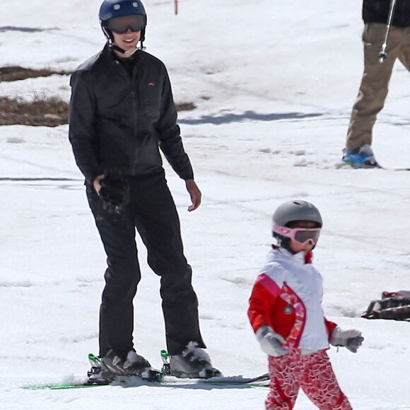 Ivanka Trump et son mari Jared Kushner profitent d'une belle journée de ski alpin avec leurs enfants Arabella et Joseph à Aspen, le 23 mars 2017