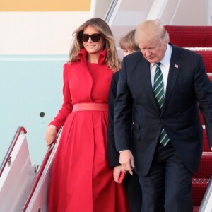 Donald et Melania Trump arrivent à Palm Beach avec leur fils Barron Trump, le 17 mars 2017.