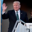 Donald et Melania Trump arrivent à Palm Beach avec leur fils Barron Trump, le 17 mars 2017.