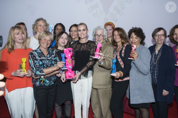 Exclusif - Catherine Enjolet (Femme de Cœur du Prix Clarins 2004), Muriel Hermine (Femme de Cœur du Prix Clarins 2008), Christine Janin Femme de Cœur du Prix Clarins 1997, Nathalie Noah, Muriel Hattab (Femme de Cœur du Prix Clarins 2016), Laurence Ligier (Femme de Cœur du Prix Clarins 2005), Laeticia Hallyday ("Femme de Coeur 2017" par Clarins pour son engagement humanitaire), Francine Leca (Femme de Cœur du Prix Clarins 1999), Céline Charloux (Femme de Cœur du Prix Clarins 2003), Malika Bellaribi-Le Moal (Femme de Cœur du Prix Clarins 2011) - Le Prix Clarins pour l'enfance fête ses 20 ans et récompense sa nouvelle femme de coeur L.Hallyday pour son association La Bonne Étoile à l'hôtel Salomon de Rothschild à Paris, France, le 14 mars 2017. © Borde-Jacovides/Bestimage