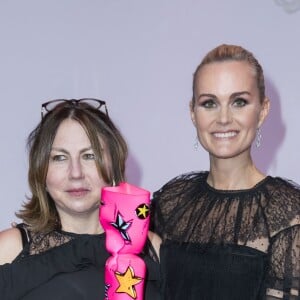 Exclusif - Muriel Hattab (Femme de Cœur du Prix Clarins 2016) et Laeticia Hallyday ("Femme de Coeur 2017" par Clarins pour son engagement humanitaire) - Le Prix Clarins pour l'enfance fête ses 20 ans et récompense sa nouvelle femme de coeur L.Hallyday pour son association La Bonne Étoile à l'hôtel Salomon de Rothschild à Paris, France, le 14 mars 2017. © Borde-Jacovides/Bestimage