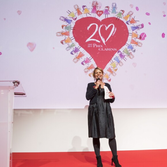 Exclusif - Le Prix Clarins pour l'enfance fête ses 20 ans et récompense sa nouvelle femme de coeur L.Hallyday pour son association La Bonne Étoile à l'hôtel Salomon de Rothschild à Paris, France, le 14 mars 2017. Pour cette 20ème édition anniversaire, le Groupe Clarins accueille avec plaisir L. Hallyday dans son cercle de femmes de cœur pour ses actions auprès des enfants et s'engage à la soutenir dans ses projets à venir. Depuis dix ans déjà, L. Hallyday consacre une énergie sincère à la cause de l’enfance, d’abord à travers son rôle d’ambassadrice de l’UNICEF puis en créant en 2012 avec H. Darroze l’association « La Bonne Étoile » dont le but n’est autre que de changer le quotidien des enfants laissés pour compte, souvent orphelins, atteints de maladies ou de handicaps, et de leur offrir une vie décente, remplie de joies et d’espoir. Écoles, orphelinats, dispensaires pédiatriques, participation à l‘aide d’urgence alimentaire, elle n’a eu de cesse ces quatre dernières années de faire aboutir d’importants projets au Vietnam et d’offrir du concret à tous ces enfants en souffrance. © Borde-Jacovides/Bestimage