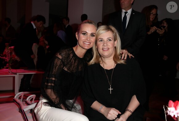 Exclusif - Laeticia Hallyday ("Femme de Coeur 2017" par Clarins pour son engagement humanitaire) et Hélène Darroze - Le Prix Clarins pour l'enfance fête ses 20 ans et récompense sa nouvelle femme de coeur L.Hallyday pour son association La Bonne Étoile à l'hôtel Salomon de Rothschild à Paris, France, le 14 mars 2017. © Borde-Jacovides/Bestimage
