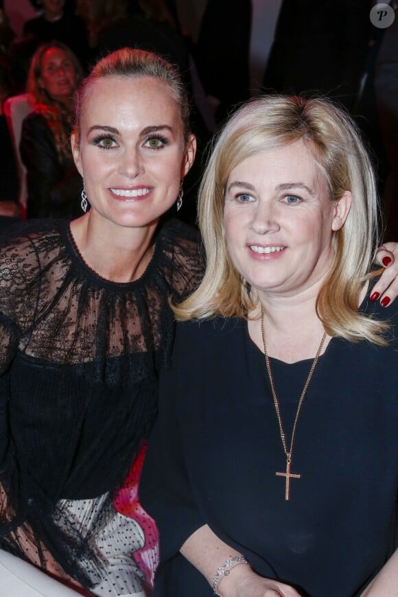 Exclusif - - Laeticia Hallyday ("Femme de Coeur 2017" par Clarins pour son engagement humanitaire) et Hélène Darroze - Le Prix Clarins pour l'enfance fête ses 20 ans et récompense sa nouvelle femme de coeur L.Hallyday pour son association La Bonne Étoile à l'hôtel Salomon de Rothschild à Paris, France, le 14 mars 2017. © Borde-Jacovides/Bestimage