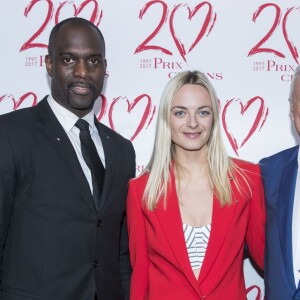 Exclusif - Prix spécial - No web - Pascal Gentil, Virginie Courtin-Clarins et son père Christian Courtin-Clarins (président du conseil de surveillance de Clarins) - Le Prix Clarins pour l'enfance fête ses 20 ans et récompense sa nouvelle femme de coeur L.Hallyday pour son association La Bonne Étoile à l'hôtel Salomon de Rothschild à Paris, France, le 14 mars 2017. Pour cette 20ème édition anniversaire, le Groupe Clarins accueille avec plaisir L. Hallyday dans son cercle de femmes de coeur pour ses actions auprès des enfants et s'engage à la soutenir dans ses projets à venir. Depuis dix ans déjà, L. Hallyday consacre une énergie sincère à la cause de l'enfance, d'abord à travers son rôle d'ambassadrice de l'UNICEF puis en créant en 2012 avec H. Darroze l'association " La Bonne Étoile " dont le but n'est autre que de changer le quotidien des enfants laissés pour compte, souvent orphelins, atteints de maladies ou de handicaps, et de leur offrir une vie décente, remplie de joies et d'espoir. Écoles, orphelinats, dispensaires pédiatriques, participation à l'aide d'urgence alimentaire, elle n'a eu de cesse ces quatre dernières années de faire aboutir d'importants projets au Vietnam et d'offrir du concret à tous ces enfants en souffrance. © Borde-Jacovides/Bestimage