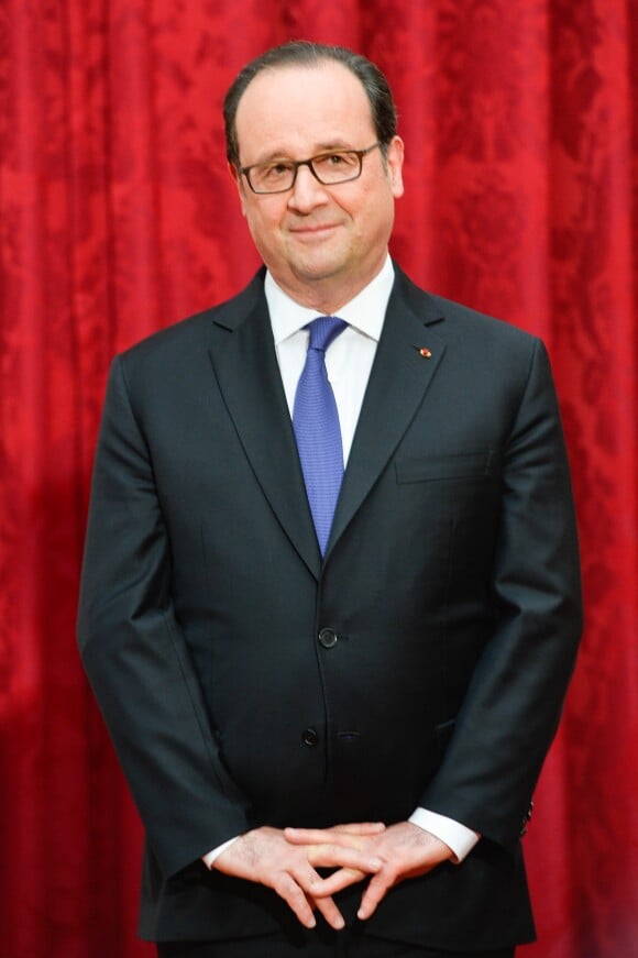 François Hollande, Président de la République Française, lors de l'élévation de L. Renaud au rang de grand-croix de l'ordre national du Mérite, au Palais de l'Elysée à Paris, le 23 mars 2017. © Guirec Coadic/Bestimage
