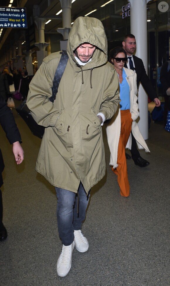 David et Victoria Beckham arrivent à Londres par l'Eurostar en provenance de Paris, le 23 janvier 2017.