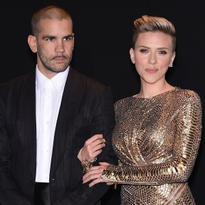 Scarlett Johansson et Romain Dauriac au défilé Tom Ford Automne/Hiver pour femme à Los Angeles, le 20 février 2015