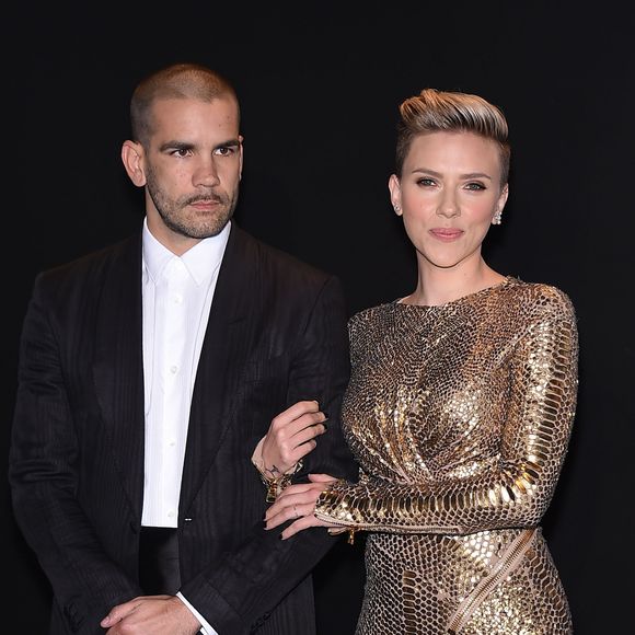 Scarlett Johansson et Romain Dauriac au défilé Tom Ford Automne/Hiver pour femme à Los Angeles, le 20 février 2015