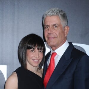 Anthony Bourdain (et son ex-femme Ottavia Busia à la première de "The Big Short" à New York le 23 novembre 2015). Scarlett Johansson a admis qu'elle avait le béguin pour lui.