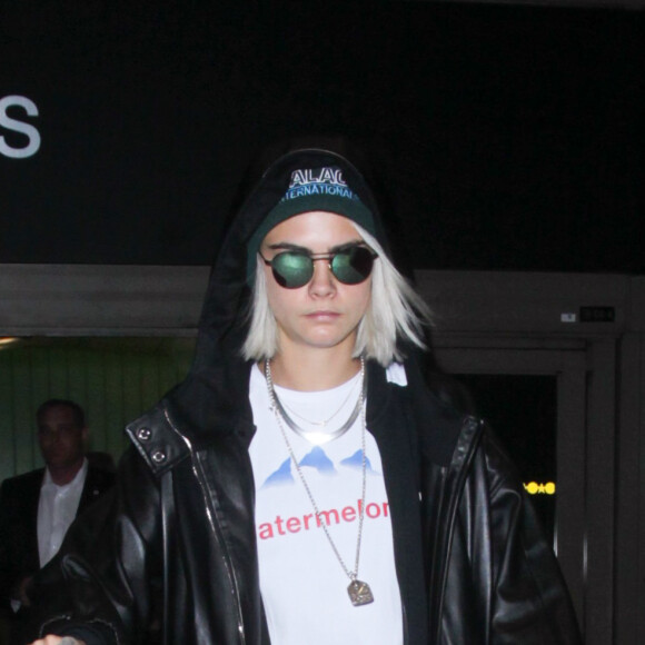 Cara Delevingne à l'aéroport de LAX à Los Angeles. Le 12 mars 2017.