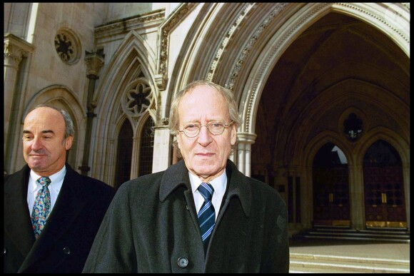 John Barry à Londres en 2001 lors d'un hommage à Monty Norman.