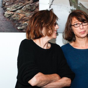 Jane Birkin et sa fille Kate Barry, fruit de son court mariage avec John Barry, lors d'une expo photo de Kate à Dinard en octobre 2012.