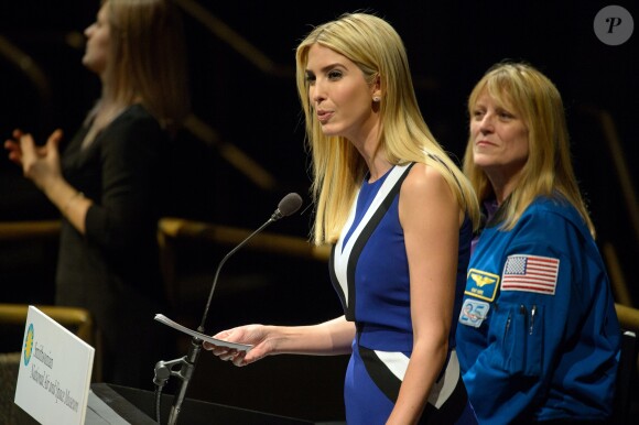 Ivanna Trump, et la ministre de l'éducation (Celle qui veux détruire l’école publique aux USA) Betsy Devos lors d’un événement à la NASA le 28 mars 2017.