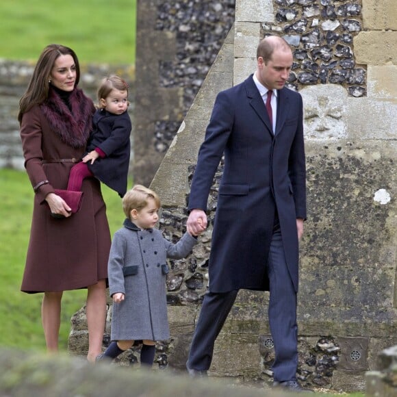 Kate Middleton et le prince William avec leurs enfants lors de la messe de Noël, le 25 décembre 2016, à Englefield dans le Berkshire, où sera célébré le mariage de Pippa et James Matthews le 20 mai 2017.