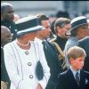 La princesse Diana et le prince Charles avec les princes Harry et William lors des commémorations du 50e anniversaire de la victoire des Alliés en août 1995 à Londres.
