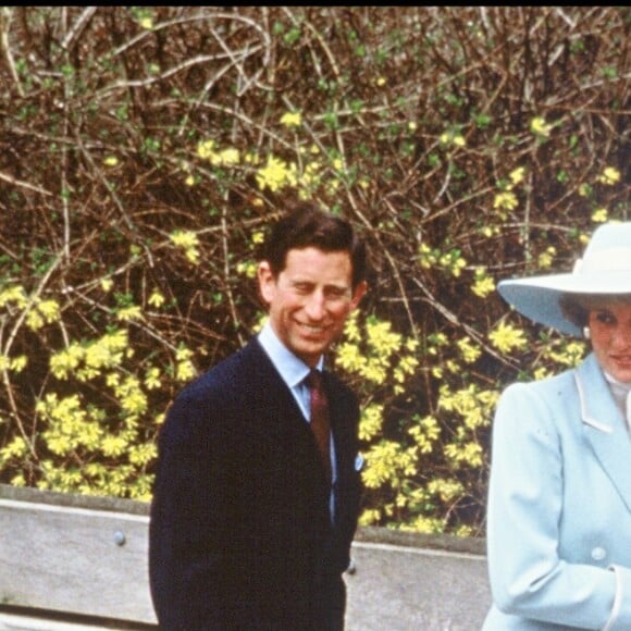 La princesse Diana et le prince Charles avec leur neveu Peter Phillips et leur nièce Zara Phillips en 1981.