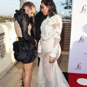 Kim Kardashian et Fergie à l'évènement des Fashion Los Angeles Awards, organisée le 2 avril 2017.