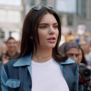 Kendall Jenner dans la nouvelle publicité pour Pepsi, diffusée le 4 avril 2017