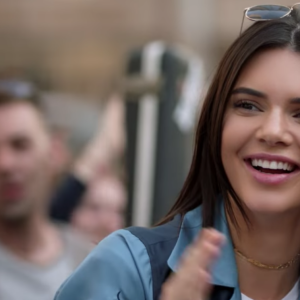 Kendall Jenner dans la nouvelle publicité pour Pepsi, diffusée le 4 avril 2017