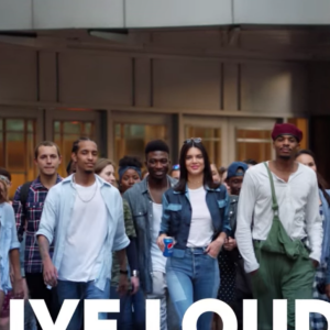 Kendall Jenner dans la nouvelle publicité pour Pepsi, diffusée le 4 avril 2017