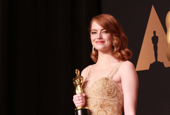 Emma Stone a reçu l'Oscar de la meilleure actrice pour le film "La La Land" lors de la 89ème cérémonie des Oscars au Hollywood & Highland Center à Hollywood, le 27 février 2017. © Theresa Bouche/Zuma Press/Bestimage