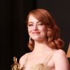 Emma Stone a reçu l'Oscar de la meilleure actrice pour le film "La La Land" lors de la 89ème cérémonie des Oscars au Hollywood & Highland Center à Hollywood, le 27 février 2017. © Theresa Bouche/Zuma Press/Bestimage