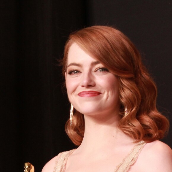 Emma Stone a reçu l'Oscar de la meilleure actrice pour le film "La La Land" lors de la 89ème cérémonie des Oscars au Hollywood & Highland Center à Hollywood, le 27 février 2017. © Theresa Bouche/Zuma Press/Bestimage