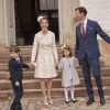 La princesse Marie et le prince Joachim de Danemark avec leurs enfants le prince Henrik et la princesse Athena lors de la confirmation du prince Felix de Danemark en la chapelle du palais de Fredensborg le 1er avril 2017.