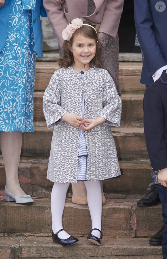 La princesse Athena, fille de la princesse Marie et du prince Joachim de Danemark, lors de la confirmation du prince Felix de Danemark en la chapelle du palais de Fredensborg le 1er avril 2017.