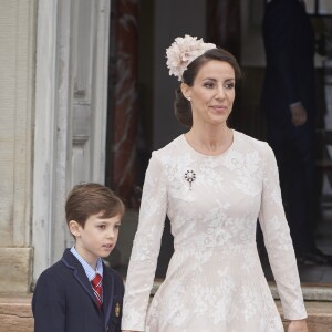 La princesse Marie de Danemark et son fils le prince Henrik lors de la confirmation du prince Felix de Danemark en la chapelle du palais de Fredensborg le 1er avril 2017.