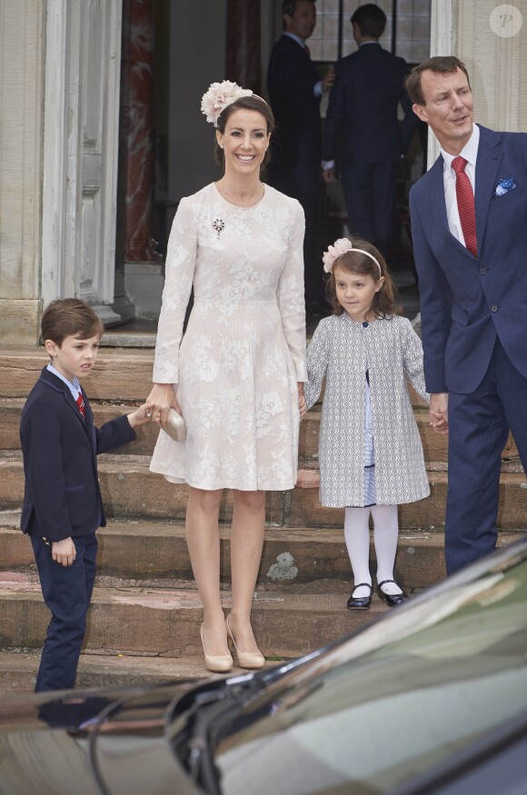 Le prince Joachim, la princesse Marie, le prince Henrik et la princesse Athena lors de la confirmation du prince Felix de Danemark en la chapelle du palais de Fredensborg le 1er avril 2017.