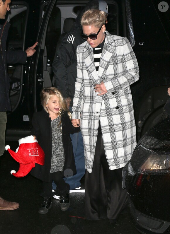 Pink et sa fille Willow à New York, le 2 décembre 2015.