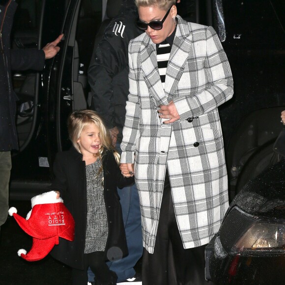 Pink et sa fille Willow à New York, le 2 décembre 2015.