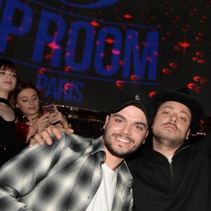 Exclusif - L'humoriste et acteur français Kev Adams soutient son petit frère Noam qui mixe dans la boîte de nuit le VIP Room à Paris, France, le 22 mars 2017. © Rachid Bellak/Bestimage