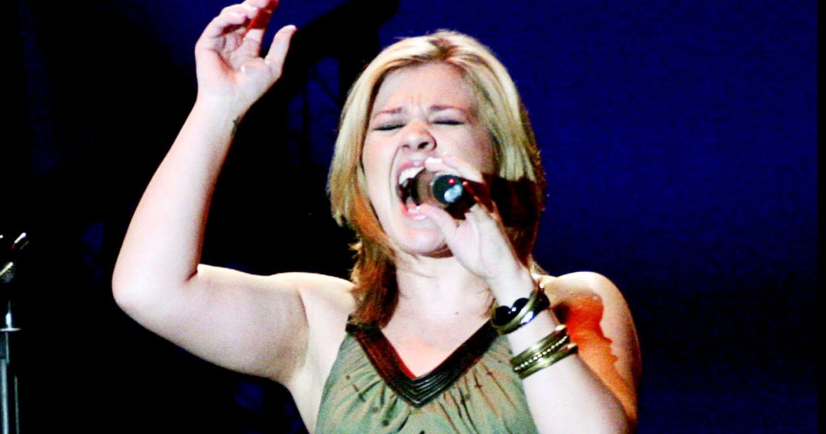 kelly clarkson tour europe