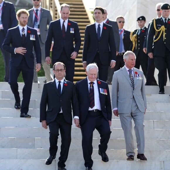 Le président François Hollande, Le prince de Galles, le prince Charles, Le duc de Cambridge, le prince William, le prince Harry, David Johnston, Le premier ministre canadien Justin Trudeau lors des commémorations des 100 ans de la bataille de Vimy, (100 ans jour pour jour, le 9 avril 1917) dans laquelle de nombreux Canadiens ont trouvé la mort lors de la Première Guerre mondiale, au Mémorial national du Canada, à Vimy, France, le 9 avril 2017.