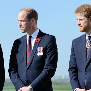 Le Premier ministre canadien Justin Trudeau, le prince William, duc de Cambridge, et le Prince Harry lors des commémorations des 100 ans de la bataille de Vimy, (100 ans jour pour jour, le 9 avril 1917) dans laquelle de nombreux Canadiens ont trouvé la mort lors de la Première Guerre mondiale, au Mémorial national du Canada, à Vimy, France, le 9 avril 2017.