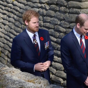 Le prince Charles, prince de Galles, David le prince William, duc de Cambridge et le prince Harry visitent les tranchées de Vimy lors des commémorations des 100 ans de la bataille de Vimy, (100 ans jour pour jour, le 9 avril 1917) dans laquelle de nombreux Canadiens ont trouvé la mort lors de la Première Guerre mondiale, au Mémorial national du Canada, à Vimy, France, le 9 avril 2017.