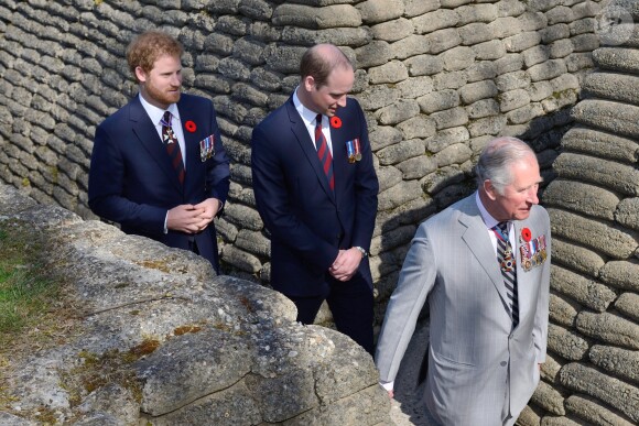 Le prince Charles, prince de Galles, David le prince William, duc de Cambridge et le prince Harry visitent les tranchées de Vimy lors des commémorations des 100 ans de la bataille de Vimy, (100 ans jour pour jour, le 9 avril 1917) dans laquelle de nombreux Canadiens ont trouvé la mort lors de la Première Guerre mondiale, au Mémorial national du Canada, à Vimy, France, le 9 avril 2017.