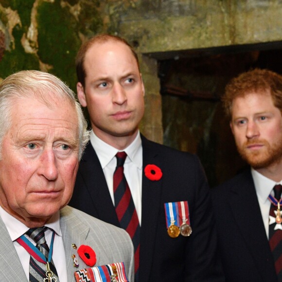 Le prince Charles, prince de Galles, le prince William, duc de Cambridge et le prince Harry visitent les tunnels de Vimy lors des commémorations des 100 ans de la bataille de Vimy, (100 ans jour pour jour, le 9 avril 1917) dans laquelle de nombreux Canadiens ont trouvé la mort lors de la Première Guerre mondiale, au Mémorial national du Canada, à Vimy, France, le 9 avril 2017