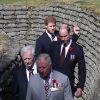 Le prince Charles, prince de Galles, David Johnston, le prince William, duc de Cambridge et le prince Harry visitent les tranchées de Vimy lors des commémorations des 100 ans de la bataille de Vimy, (100 ans jour pour jour, le 9 avril 1917) dans laquelle de nombreux Canadiens ont trouvé la mort lors de la Première Guerre mondiale, au Mémorial national du Canada, à Vimy, France, le 9 avril 2017