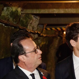 Le premier ministre canadien Justin Trudeau et le président François Hollande visitent les tunnels de Vimy lors des commémorations des 100 ans de la bataille de Vimy, (100 ans jour pour jour, le 9 avril 1917) dans laquelle de nombreux Canadiens ont trouvé la mort lors de la Première Guerre mondiale, au Mémorial national du Canada, à Vimy, France, le 9 avril 2017.  French President Francois Hollande (left) and Canadian Prime Minister Justin Trudeau visit the tunnel and trenches at Vimy Memorial Park in France, during commemorations for the 100th anniversary of the Battle of Vimy Ridge.09/04/2017 - Vimy