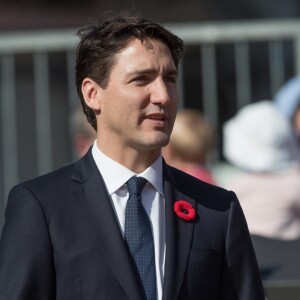 Le premier ministre canadien Justin Trudeau, le président François Hollande - Cérémonie d'inauguration du Coquelicot de la Paix à Arras, à l'occasion du centenaire de la Bataille d'Arras et de Vimy pendant la Première Guerre Mondiale. Le 9 avril 2017 © Cyril Moreau / Bestimage  Canadian Prime Minister, French President President and Mayor of Arras, in Arras, France, 09 April 2017. Canadian Prime Minister and French President to mark the centenary World War One battle of Vimy Ridge. The four day battle saw the deaths of 3,598 Canadian forces. Vimy Ridge part of the Battle Of Arras, which took place from 09 April to 16 May 1917 and involved British, Canadian and Australian troops09/04/2017 - Arras