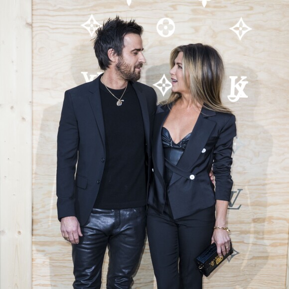 Jennifer Aniston et son mari Justin Theroux - Photocall - Cocktail du dîner de présentation de la nouvelle collection Vuitton "Masters, Les Grands Maîtres" en collaboration avec Jeff Koons au Louvre à Paris, le 11 avril 2017. © Olivier Borde/Bestimage