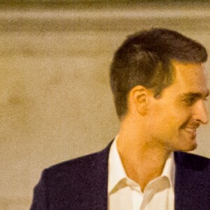 Miranda Kerr et son compagnon Evan Spiegel à la sortie du cocktail du dîner de présentation de la nouvelle collection Vuitton "Masters, Les Grands Maîtres" en collaboration avec Jeff Koons au Louvre à Paris, France, le 11 avril 2017.