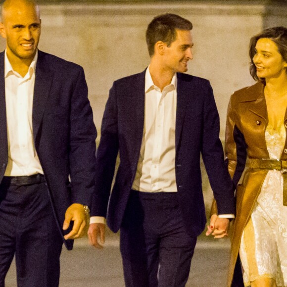 Miranda Kerr et son compagnon Evan Spiegel à la sortie du cocktail du dîner de présentation de la nouvelle collection Vuitton "Masters, Les Grands Maîtres" en collaboration avec Jeff Koons au Louvre à Paris, France, le 11 avril 2017.