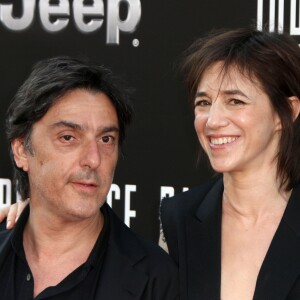 Charlotte Gainsbourg et Yvan Attal à la première de "Independence Day: Resurgence" au théâtre TCL Chinese à Hollywood, Californie, le 20 juin 2016.