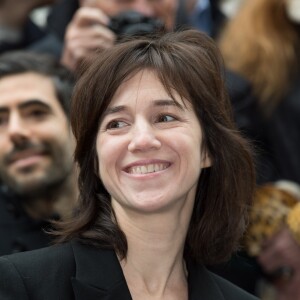 Charlotte Gainsbourg - Cérémonie d'inauguration de la plaque commémorative en l'honneur de Serge Gainsbourg, au 11 bis Rue Chaptal (où le chanteur passa une partie de son enfance), à Paris. Le 10 Mars 2016